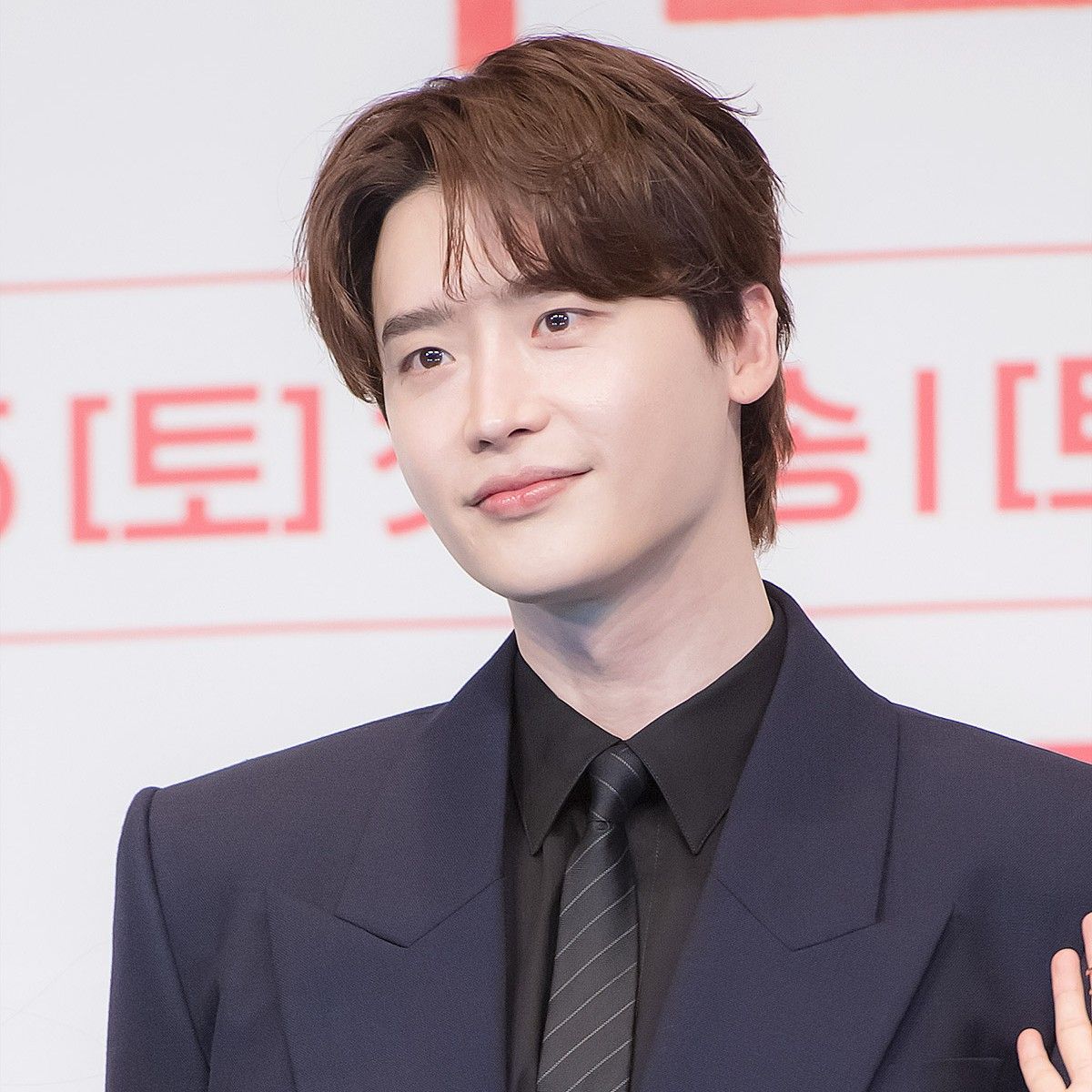 Recent activity shot of Lee Jongsuk