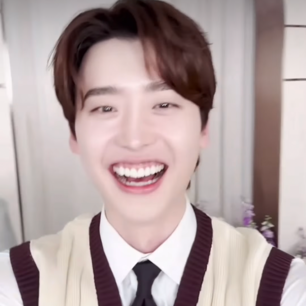 A moment captured by a fan of Lee Jongsuk