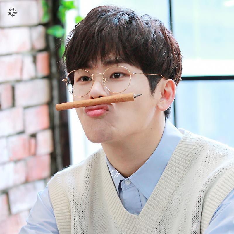 Behind-the-scenes cut of Hoya