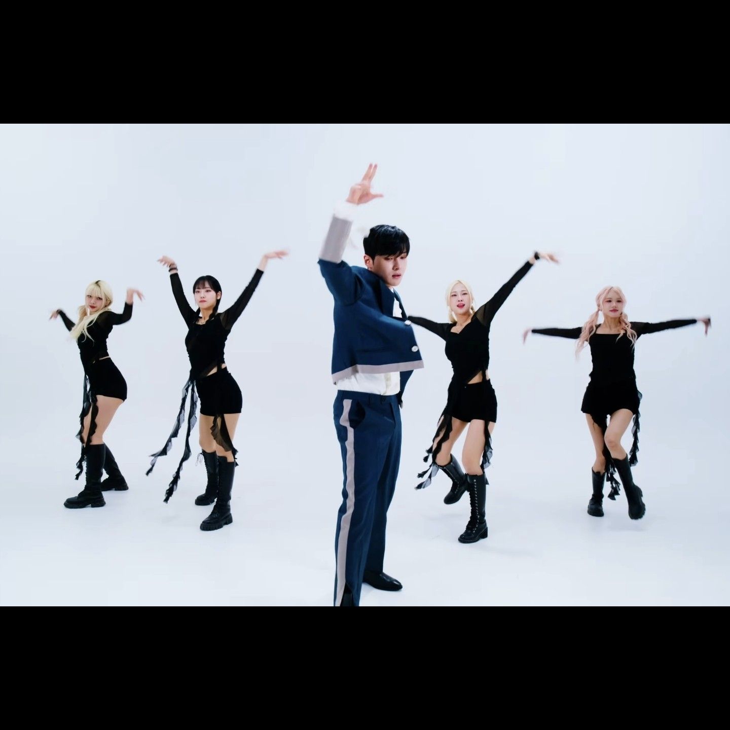 A moment captured by a fan of Seong Ri