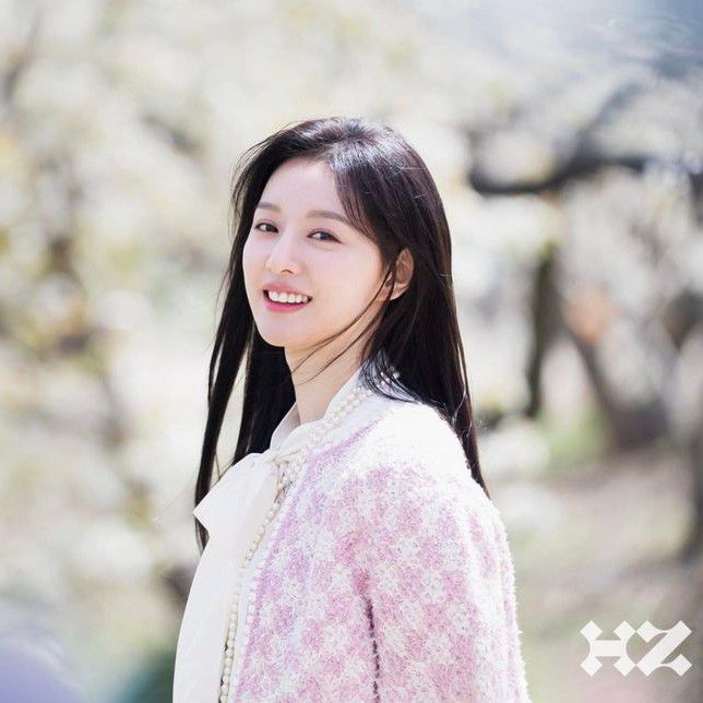 Behind-the-scenes cut of Kim Jiwon