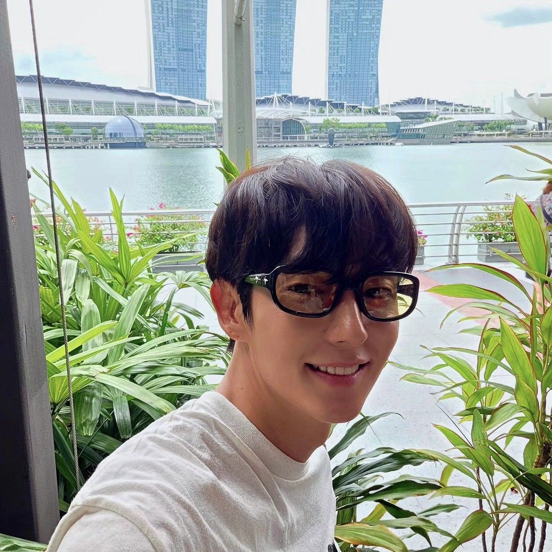 Behind-the-scenes cut of Lee Joongi