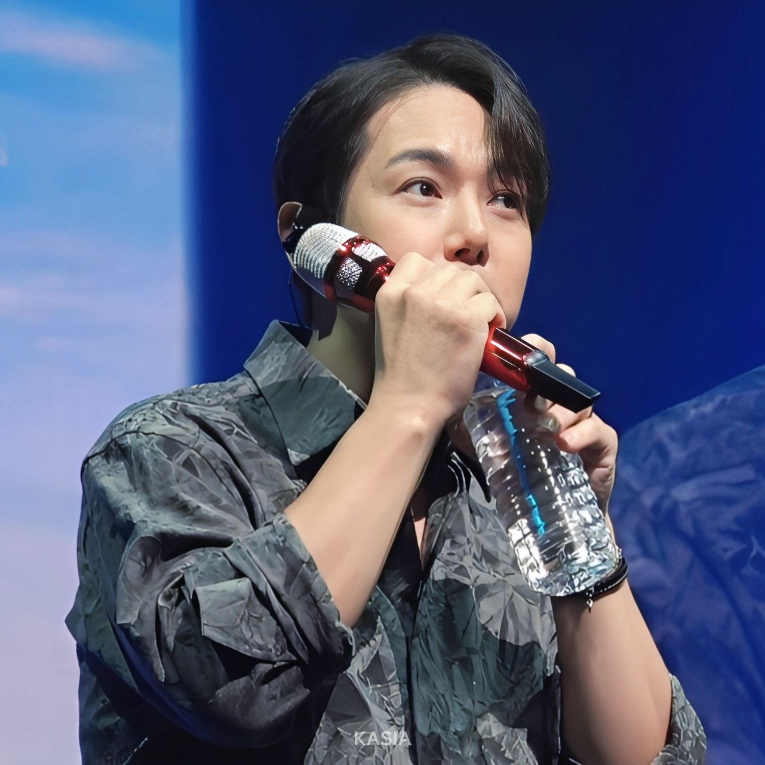 Behind-the-scenes cut of Hwanhee