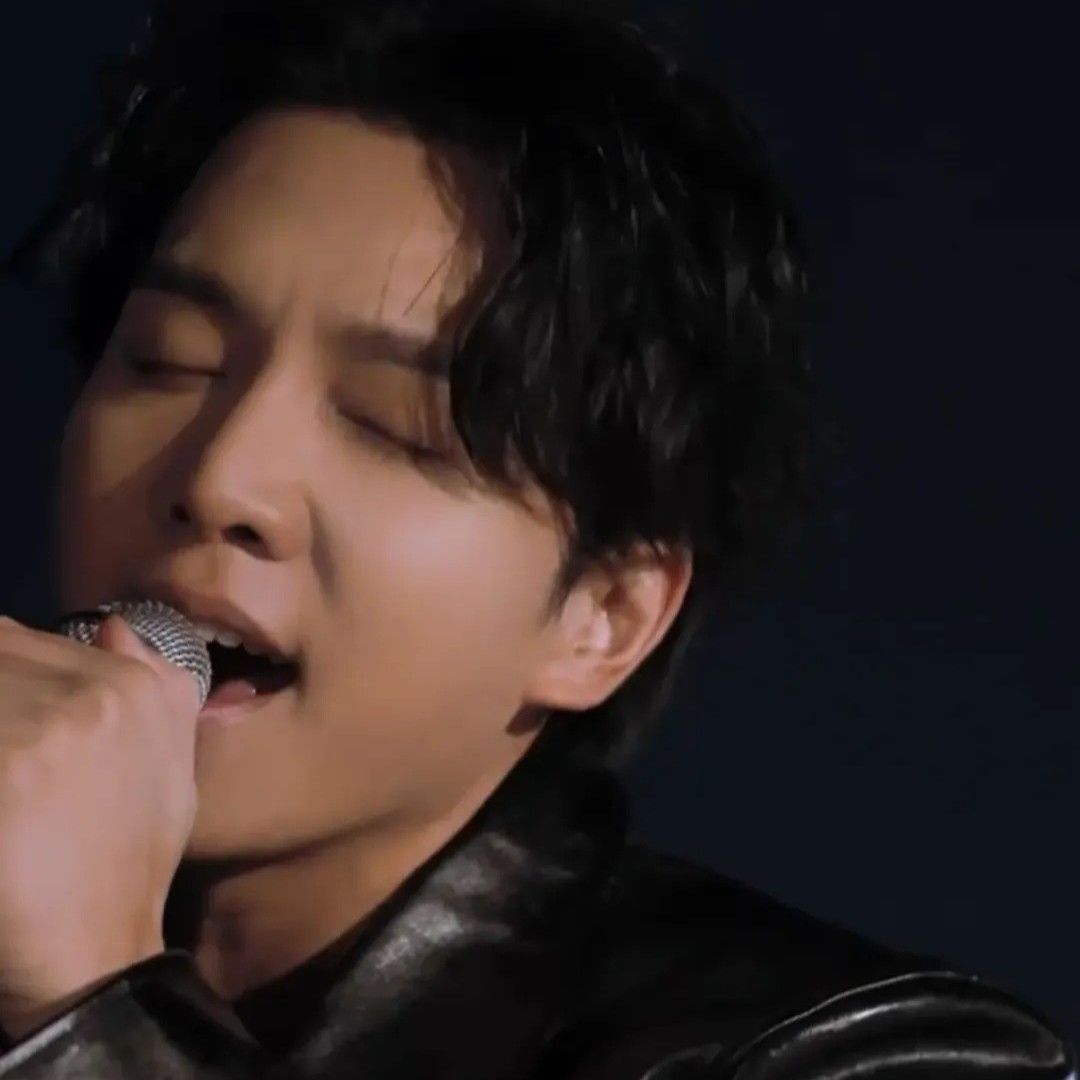 Momen yang diabadikan oleh penggemar Lee Seunggi