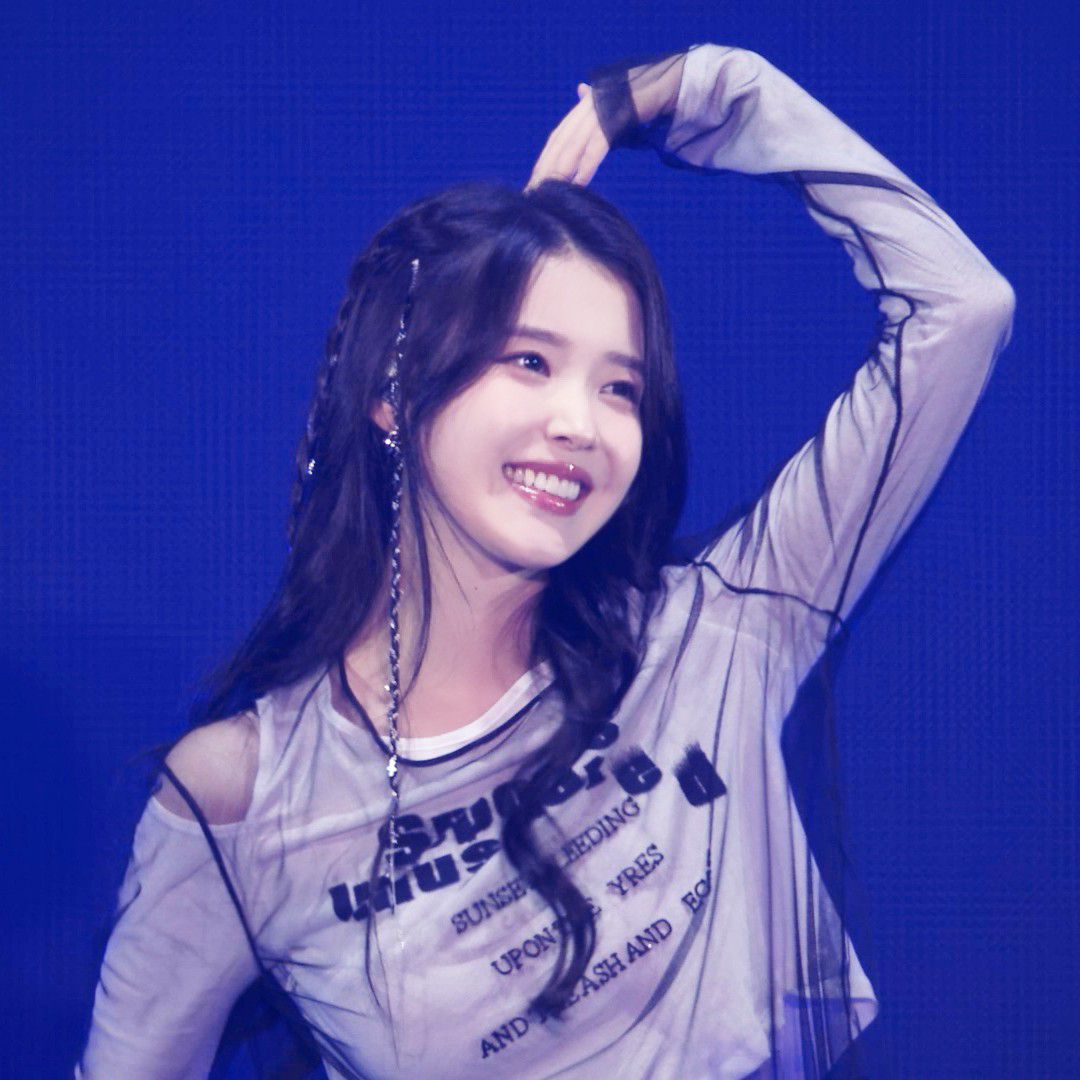 아이유 최근 활동샷