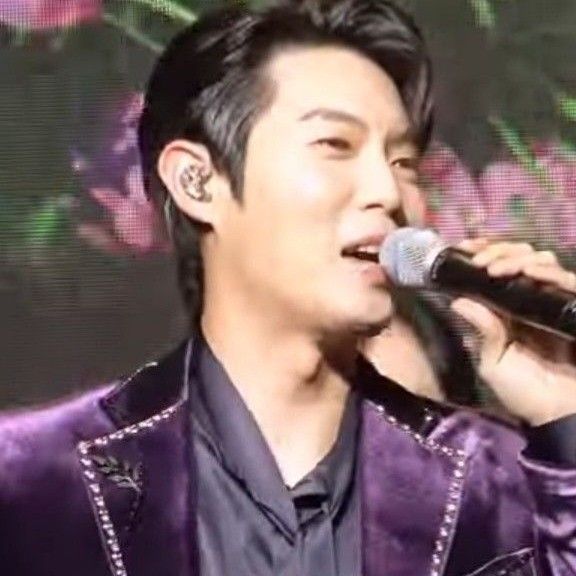 A moment captured by a fan of Son Taejin