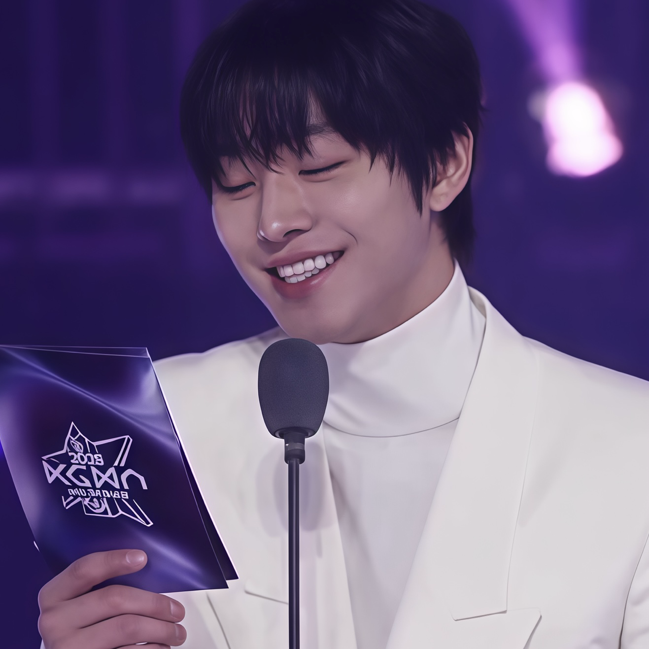 粉絲拍下的安孝燮瞬間