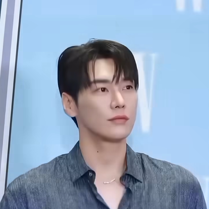 A moment captured by a fan of Kim Youngkwang