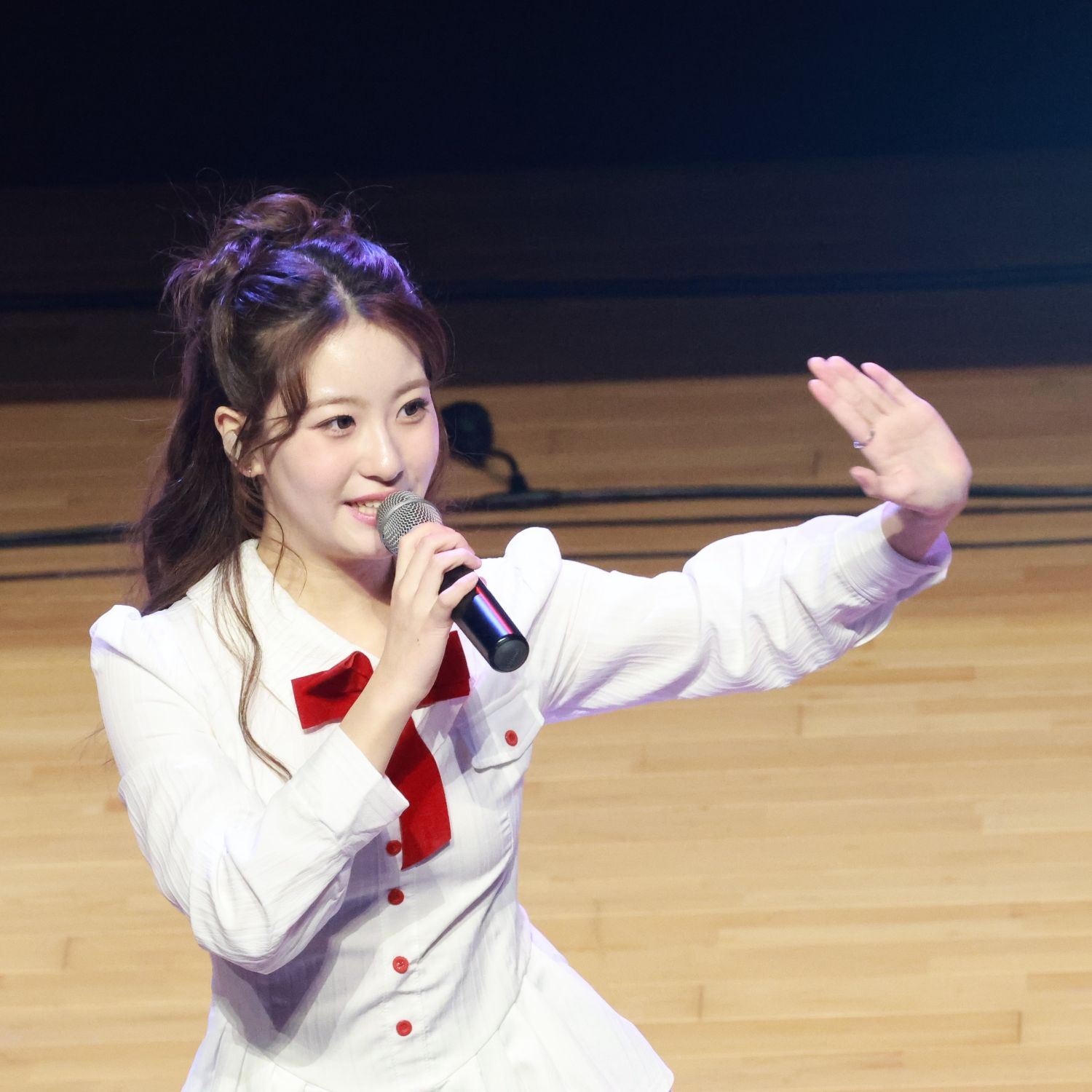 Behind-the-scenes cut of Oh Yujin