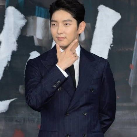 A moment captured by a fan of Lee Joongi