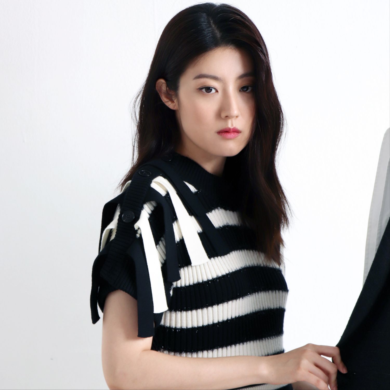 Behind-the-scenes cut of Nam Jihyeon