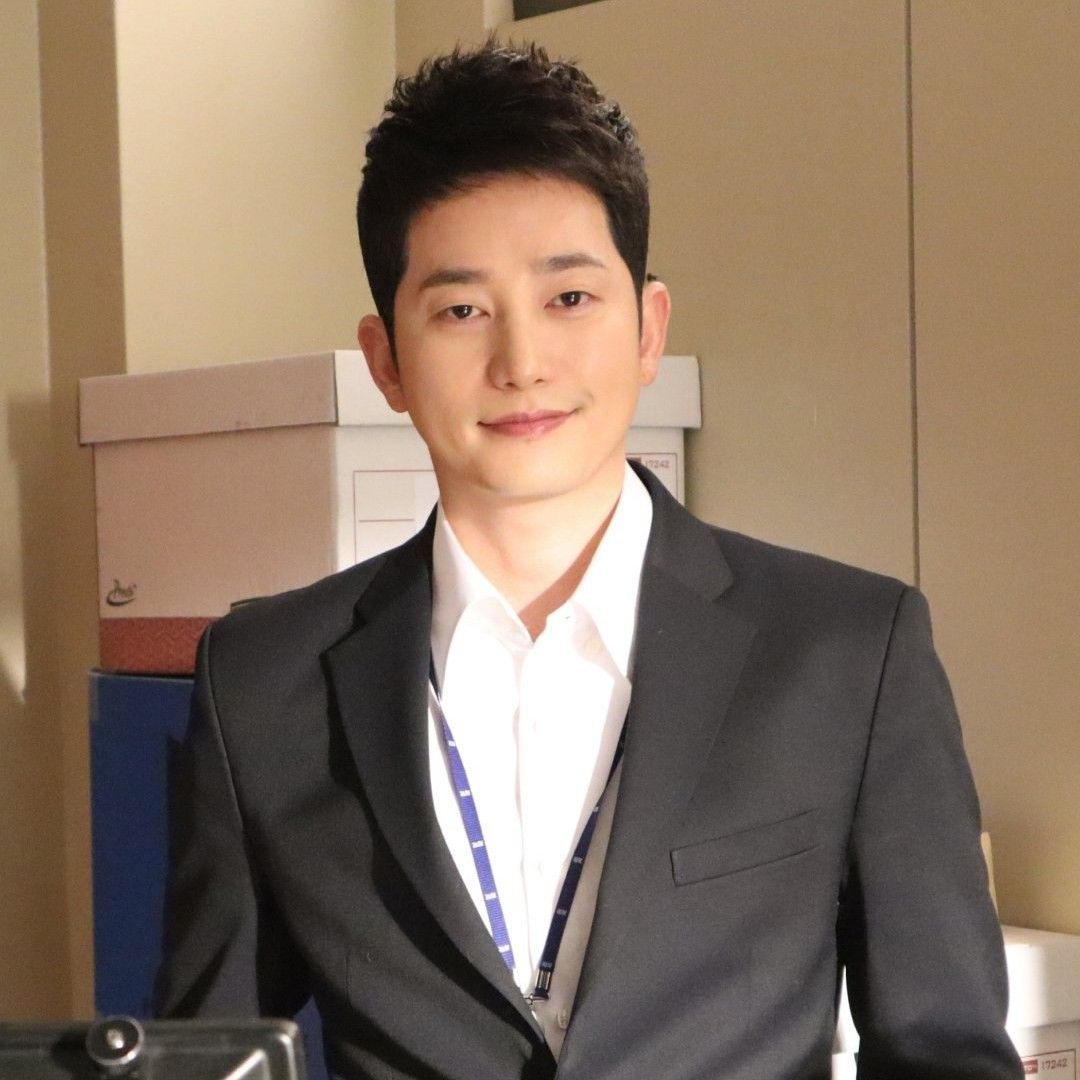 Behind-the-scenes cut of Park Sihoo