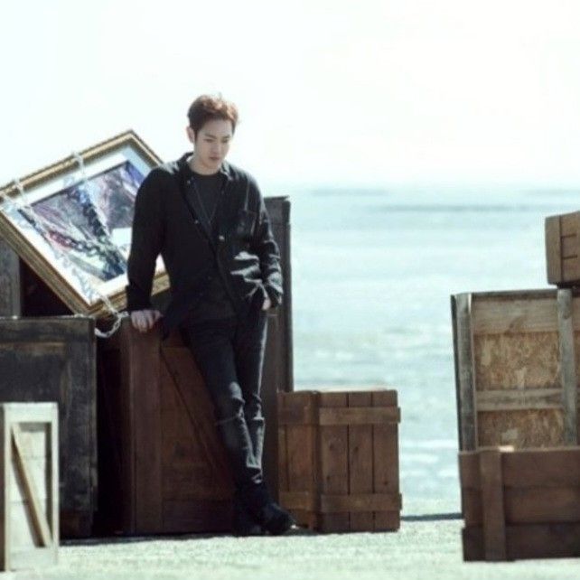 Behind-the-scenes cut of Hwanhee