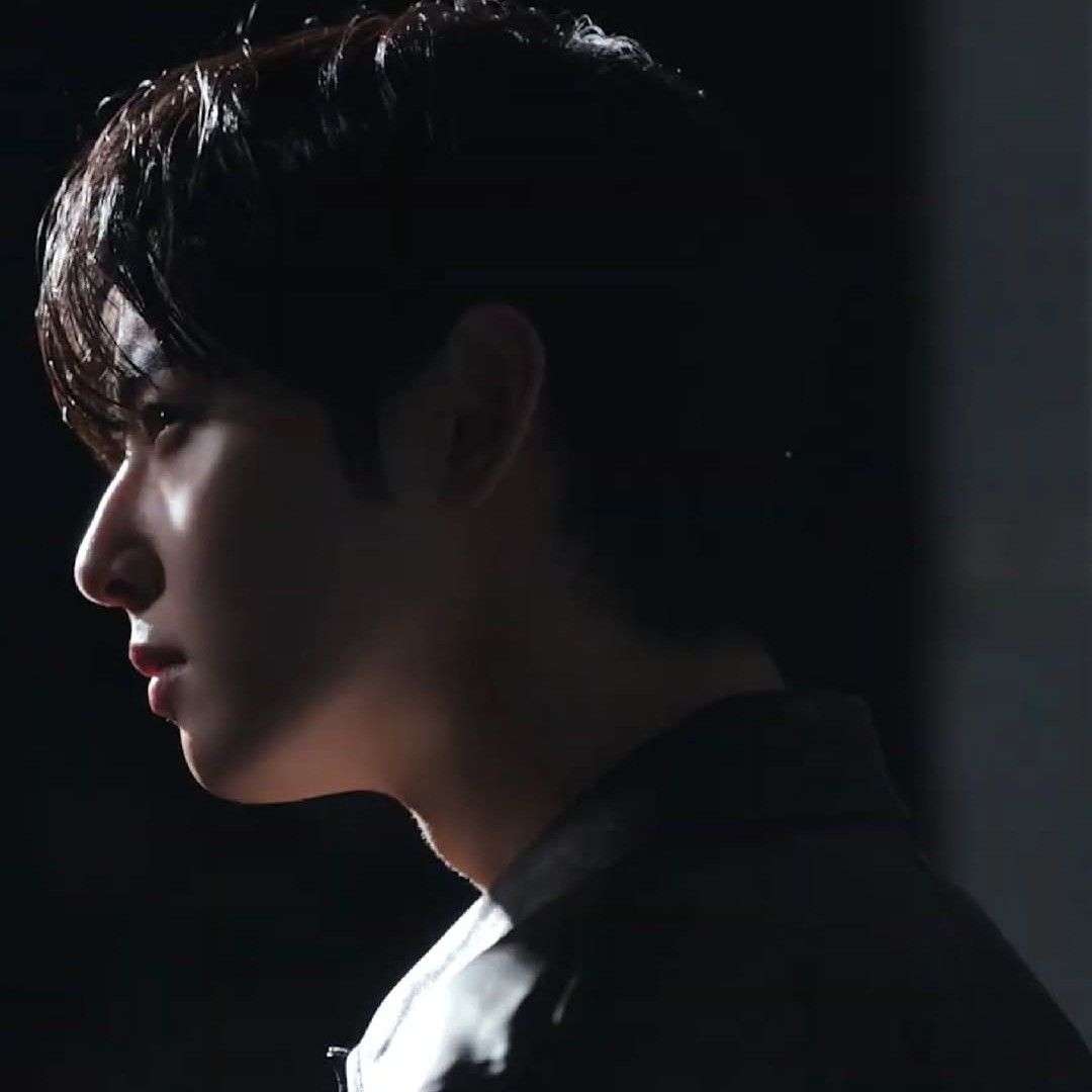 Behind-the-scenes cut of Cha Eunwoo