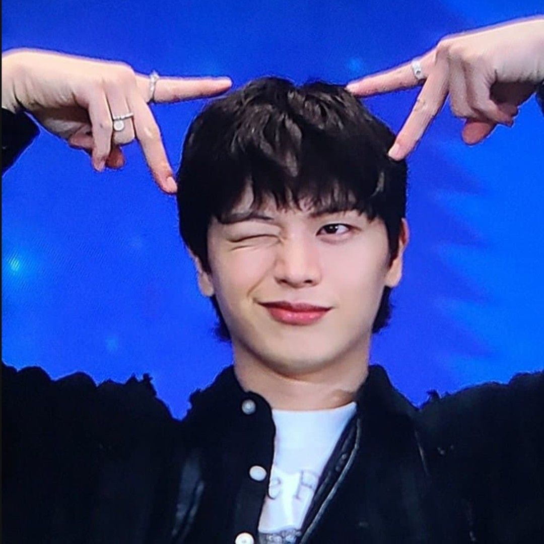A moment captured by a fan of Yook Sungjae