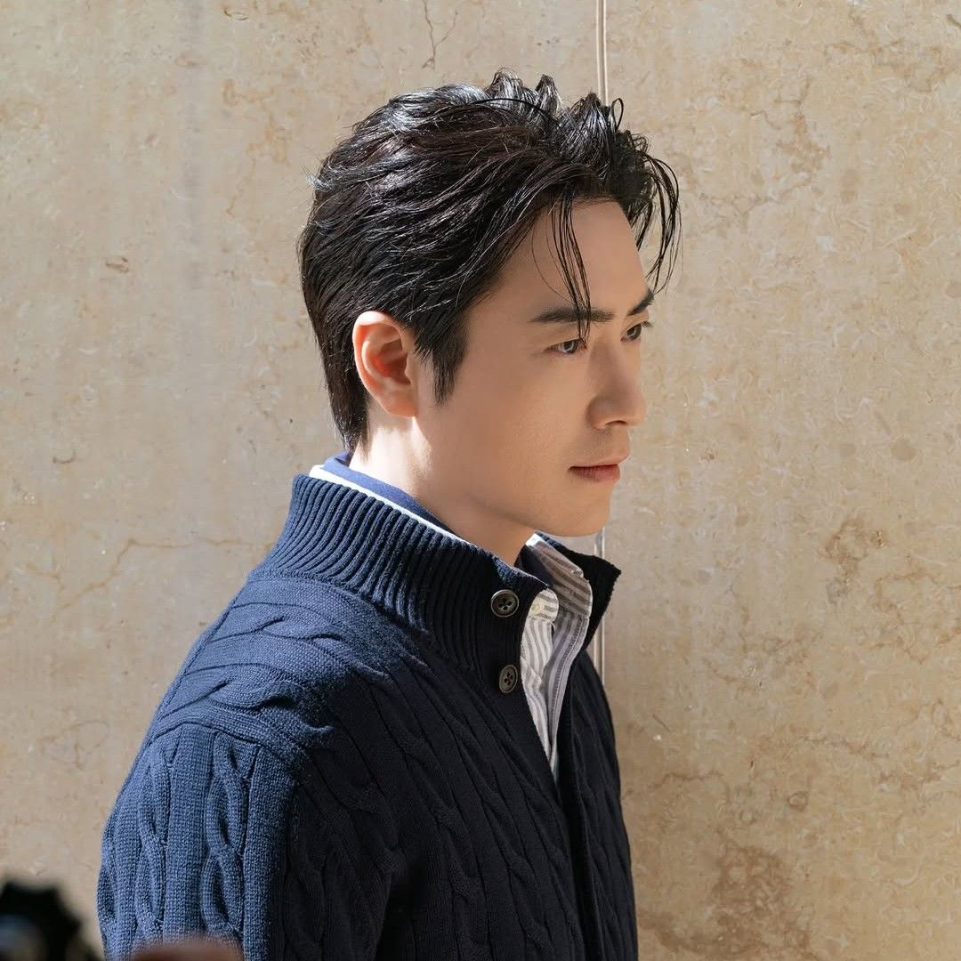 Behind-the-scenes cut of Lee Joonhyuk