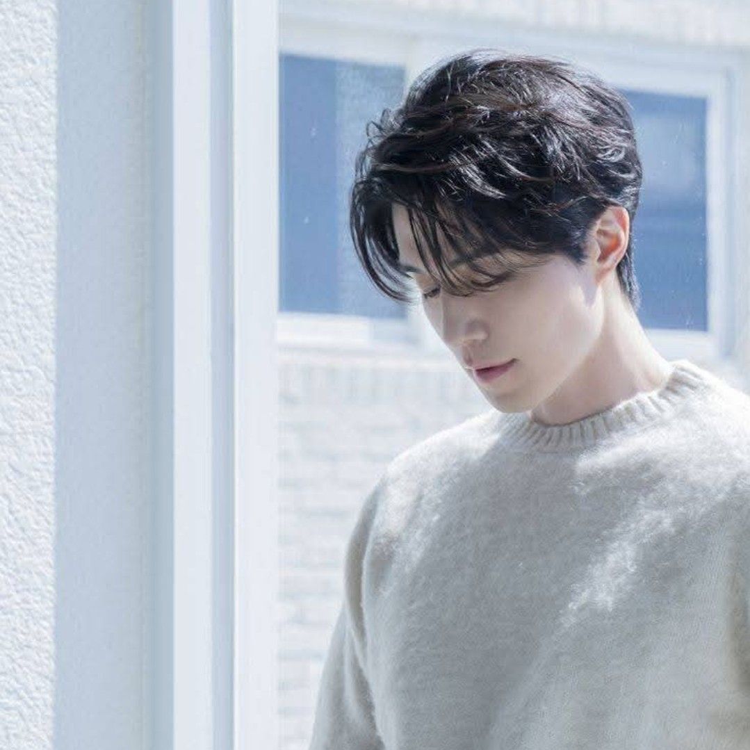 A moment captured by a fan of Lee Dongwook