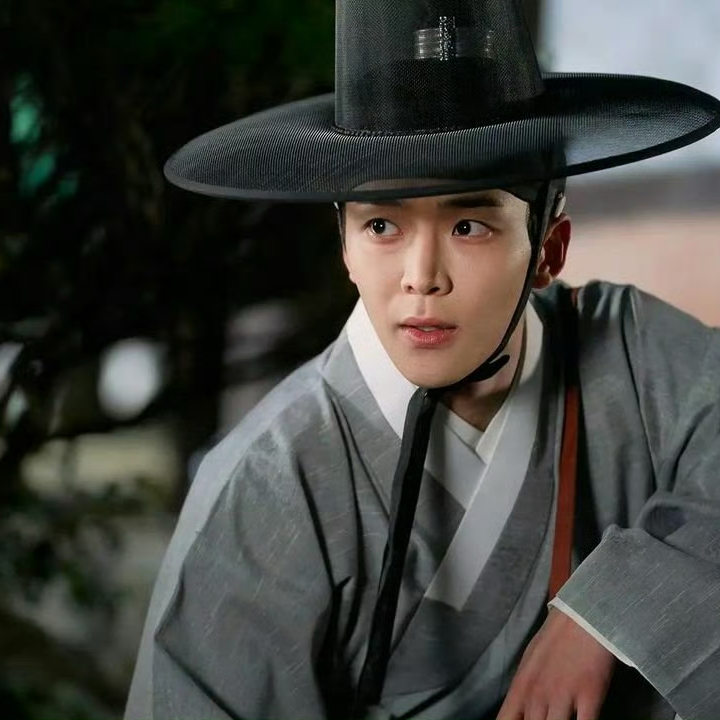 Behind-the-scenes cut of Rowoon