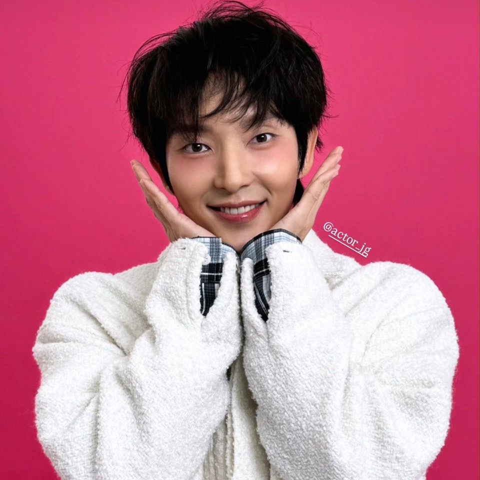 Behind-the-scenes cut of Lee Joongi