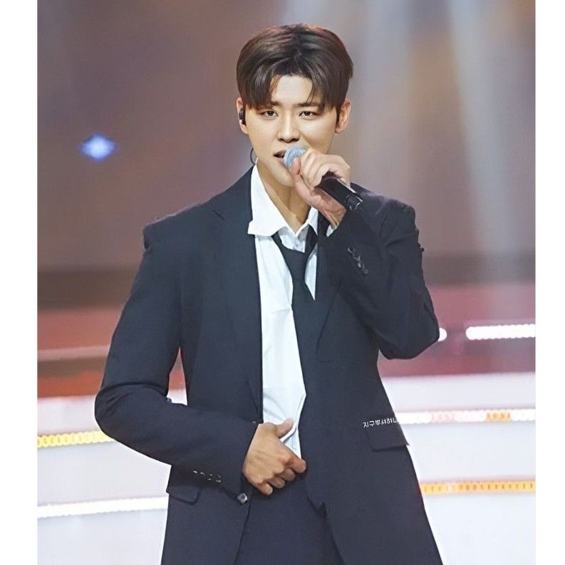 A moment captured by a fan of Park Jihyeon