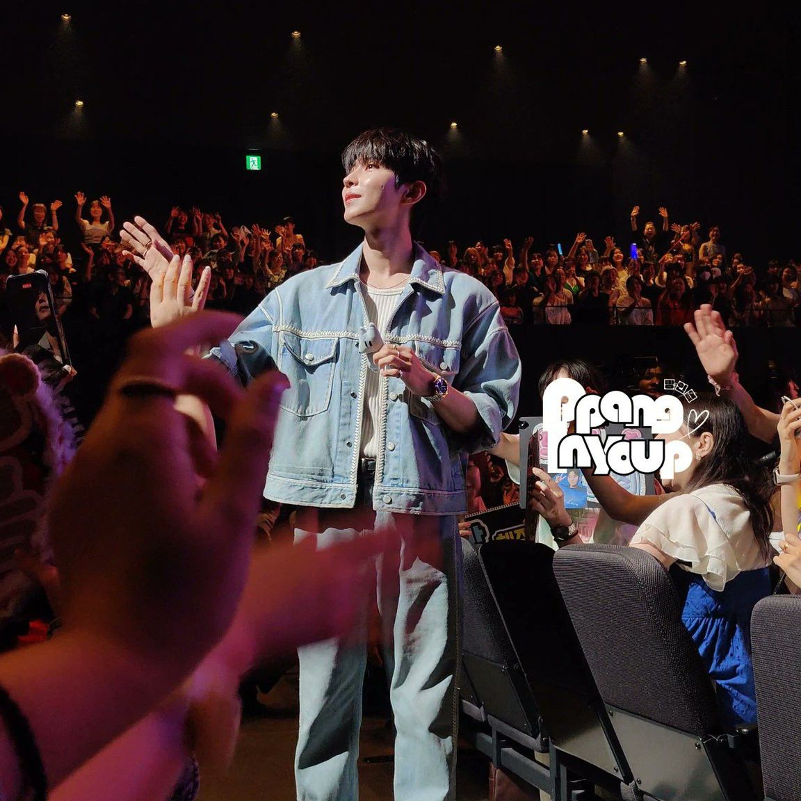 Momen yang diabadikan oleh penggemar Hwang Inyoup