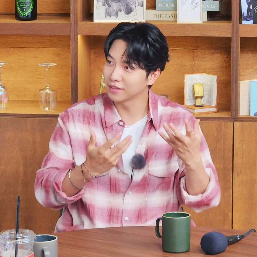 Behind-the-scenes cut of Lee Seunggi