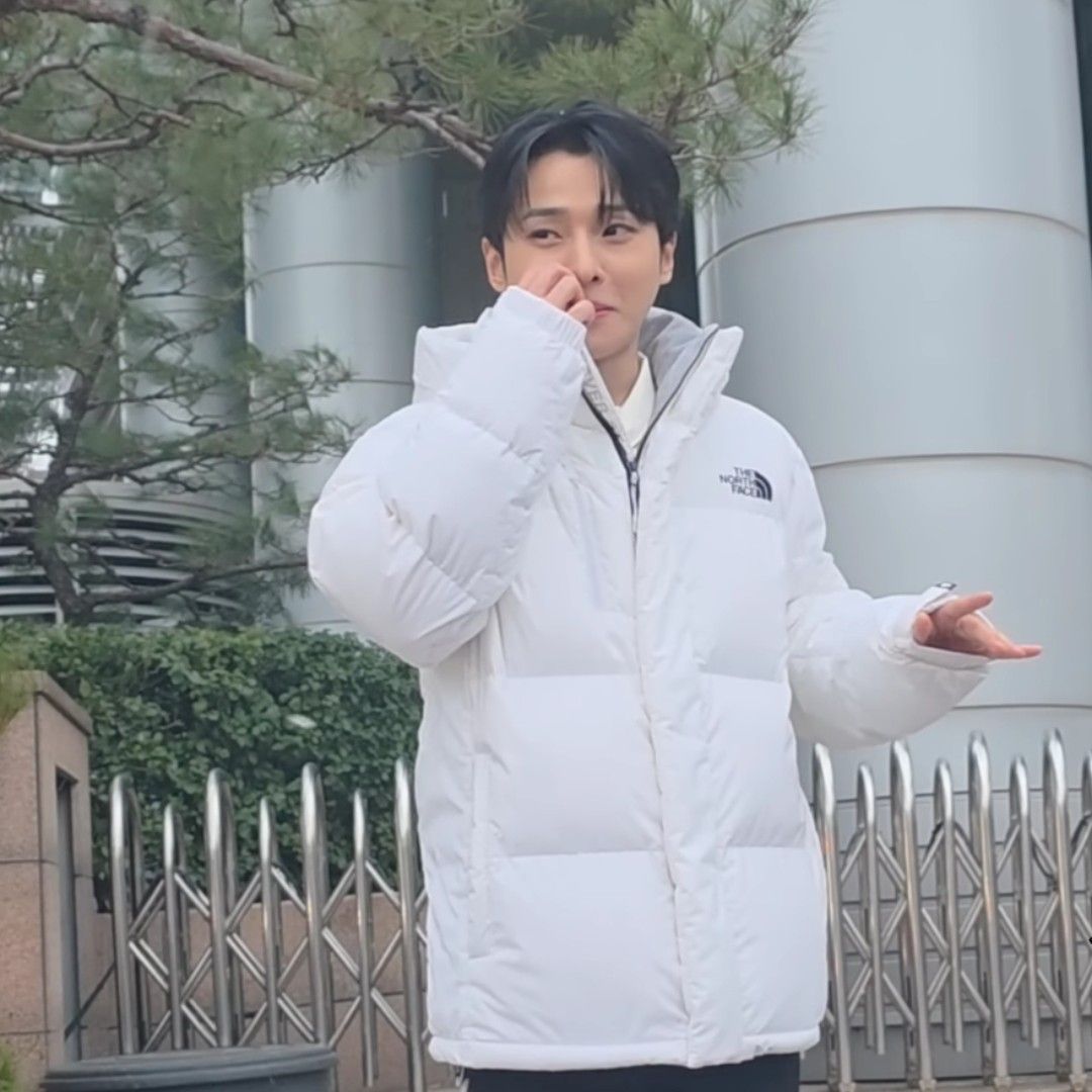 A moment captured by a fan of Seong Ri