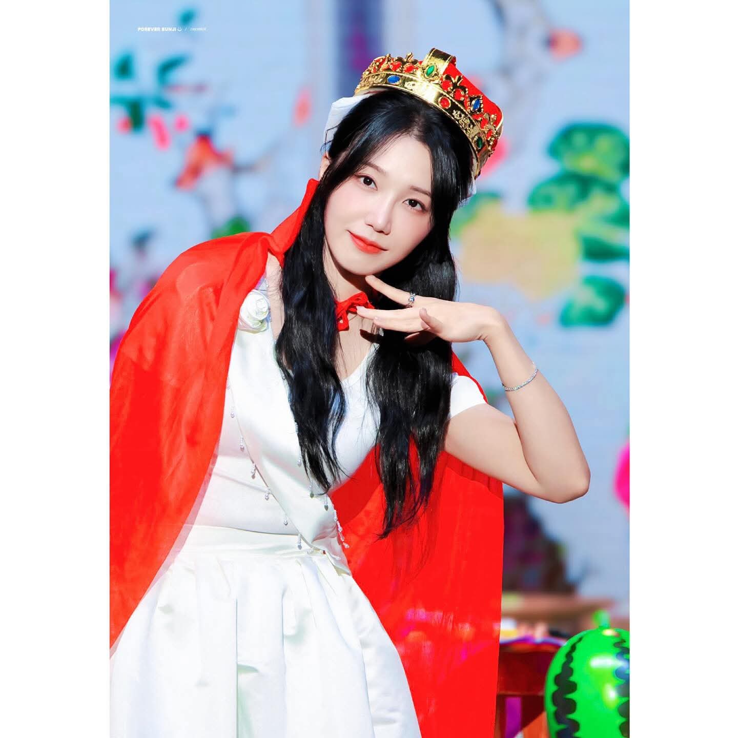 Behind-the-scenes cut of Jung Eunji