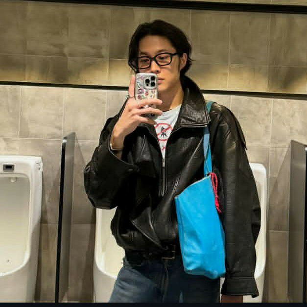 Recent activity shot of Lee Jongwon