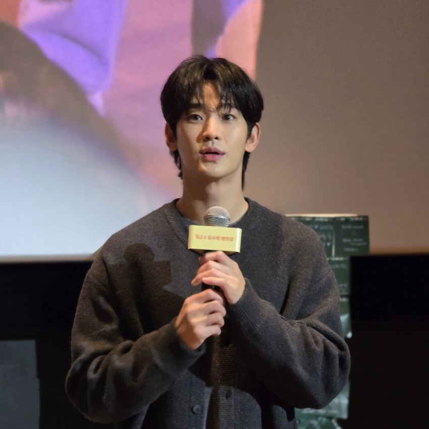 A moment captured by a fan of Kim Soohyun