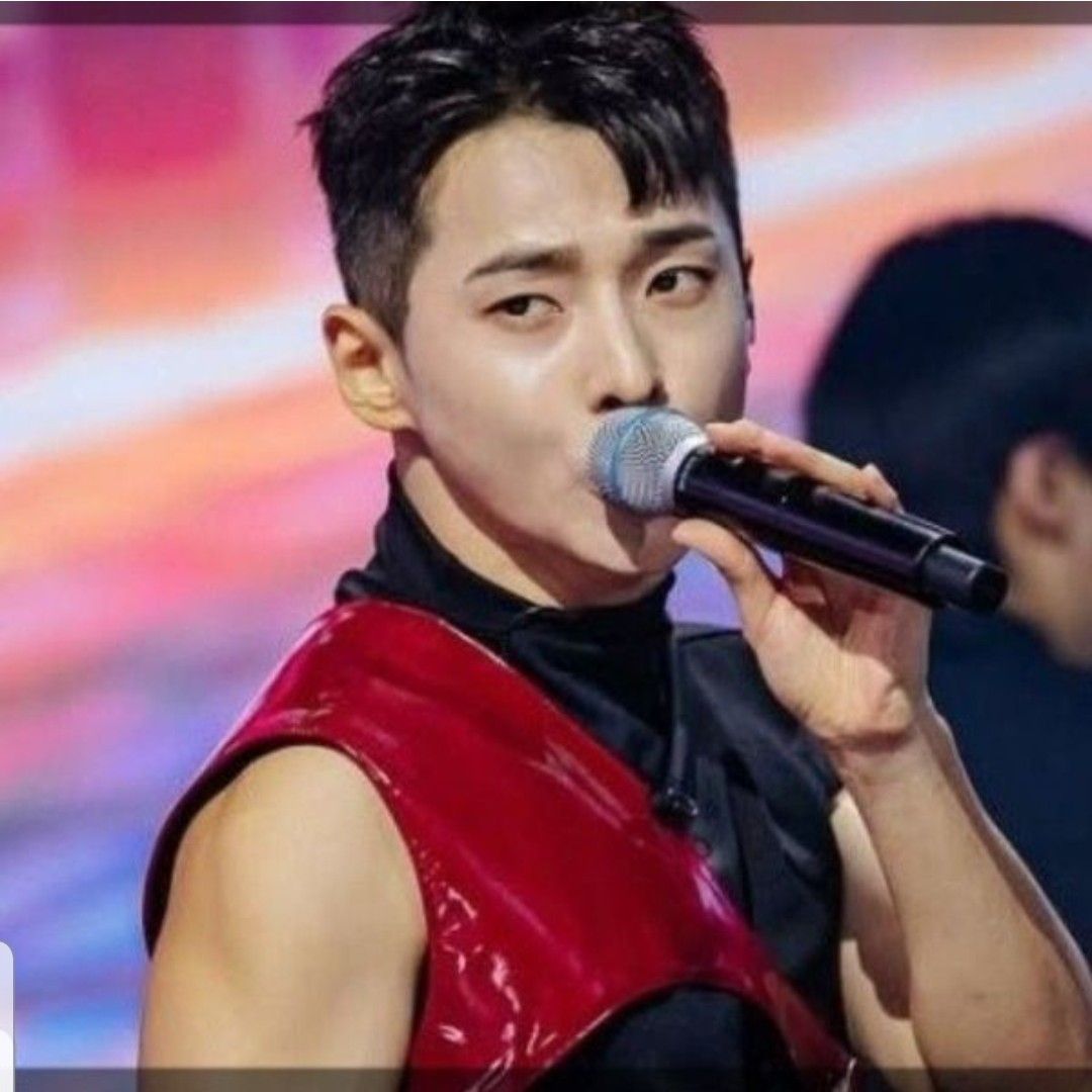 A moment captured by a fan of Seong Ri