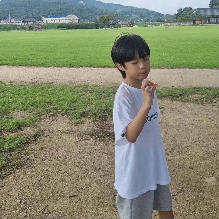 A moment captured by a fan of You Jiwoo