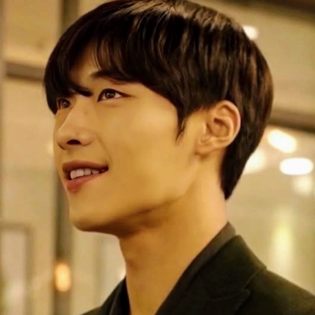 A moment captured by a fan of Woo Dohwan