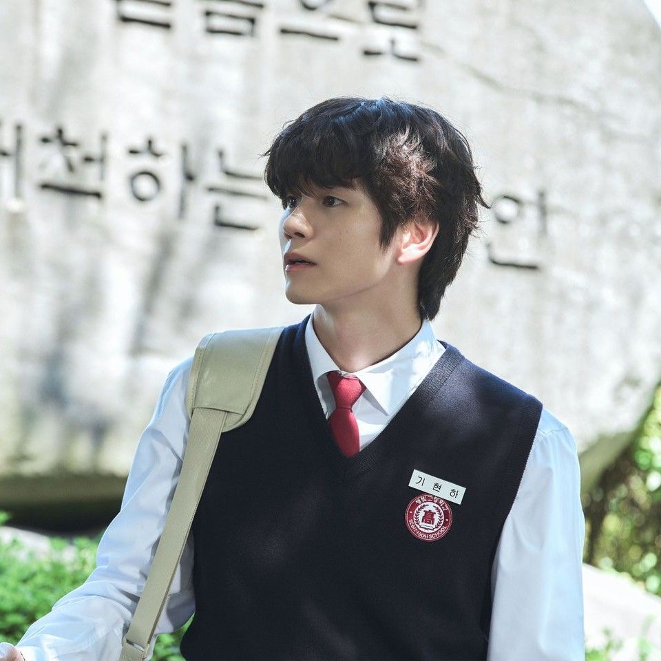 粉丝拍下的邕圣祐瞬间