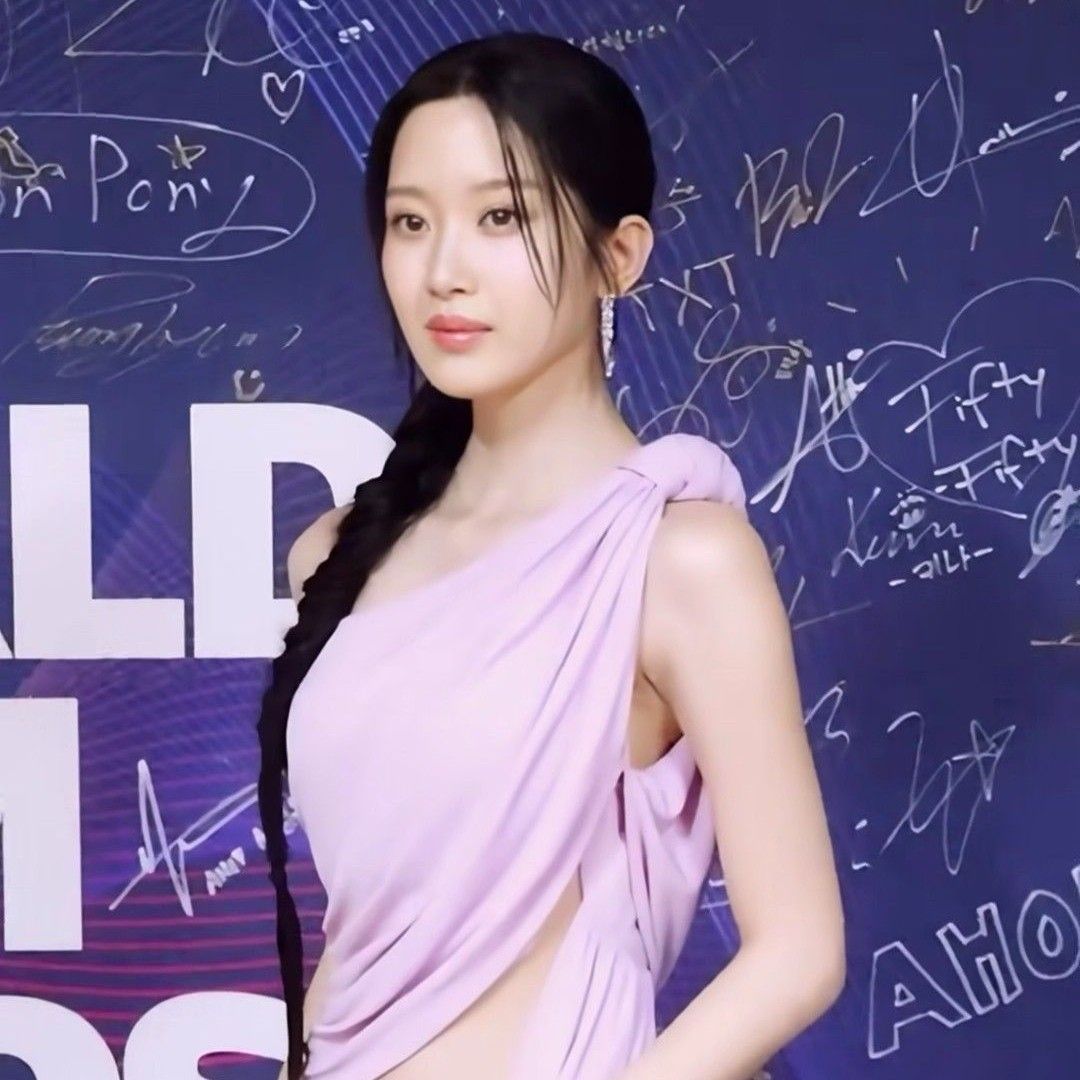 Behind-the-scenes cut of Mun Kayoung