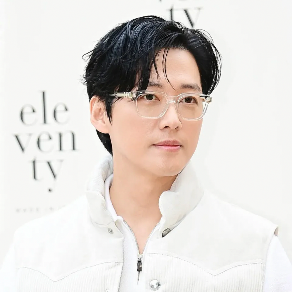 Behind-the-scenes cut of Namkoong Min