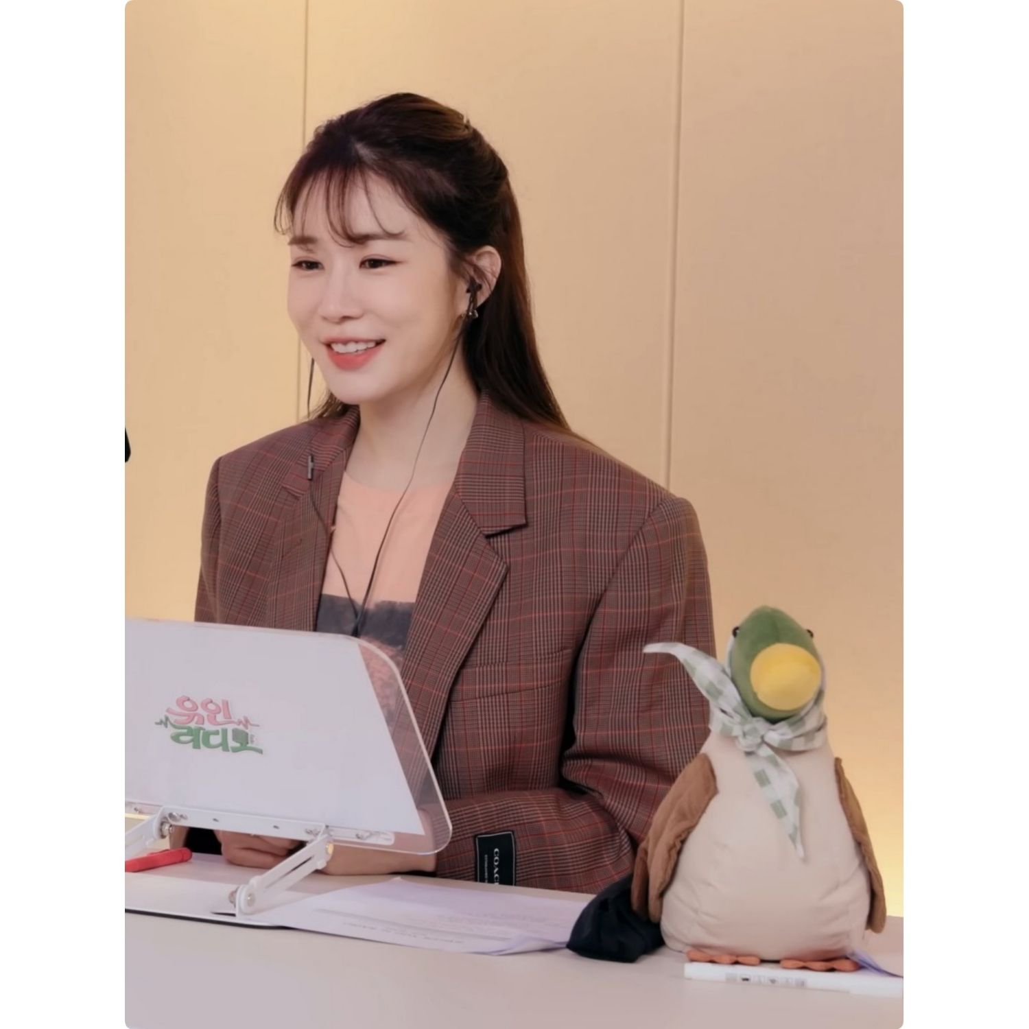 Behind-the-scenes cut of Yoo Inna