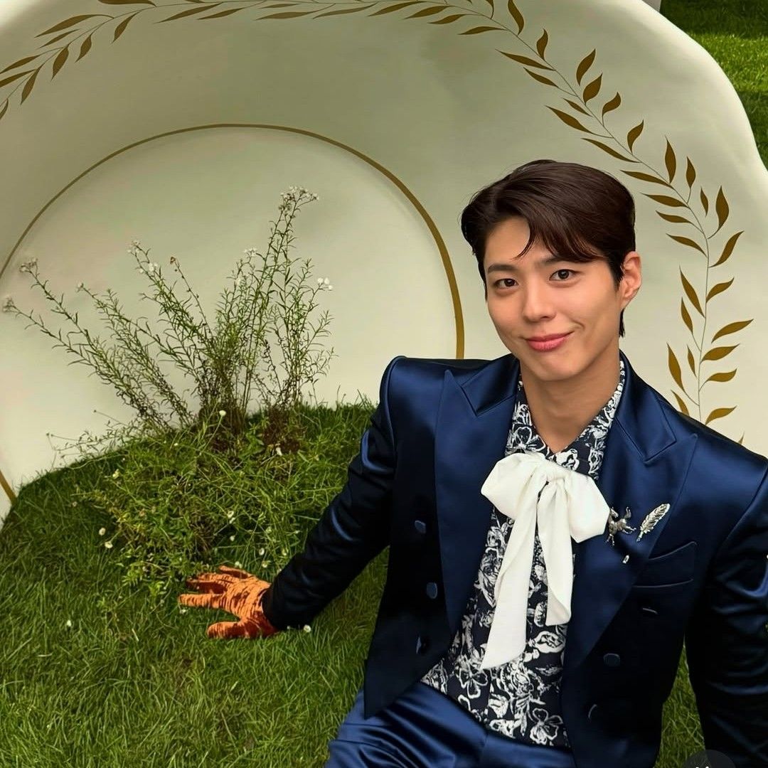 Behind-the-scenes cut of Park Bogum