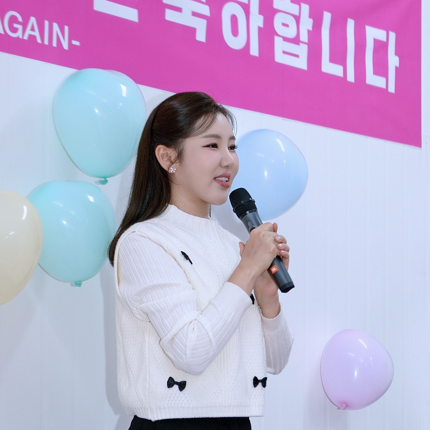 Foto terbaru dari Song Gain