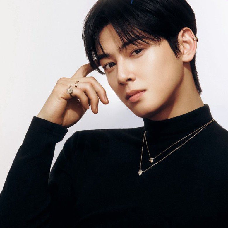 Latest photo of Cha Eunwoo