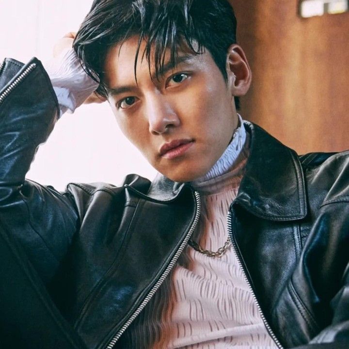 Behind-the-scenes cut of Ji Changwook