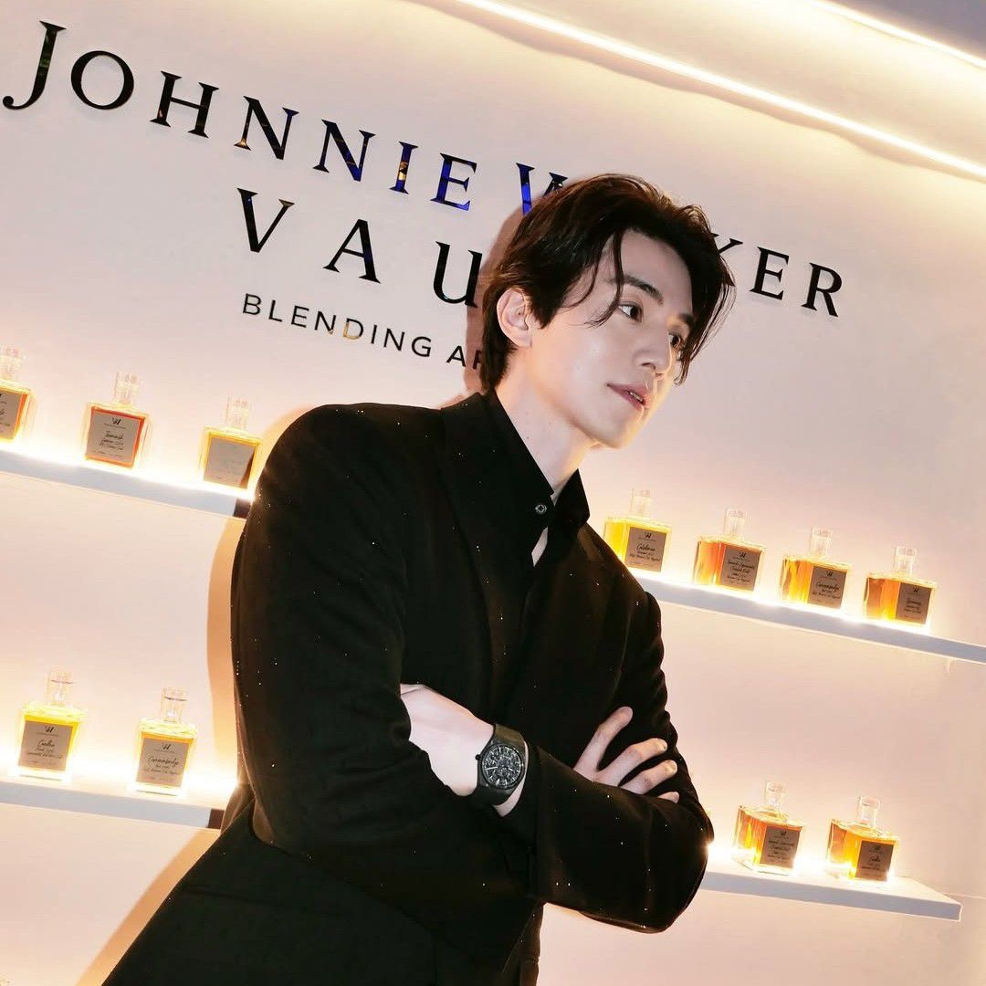 Recent activity shot of Lee Dongwook