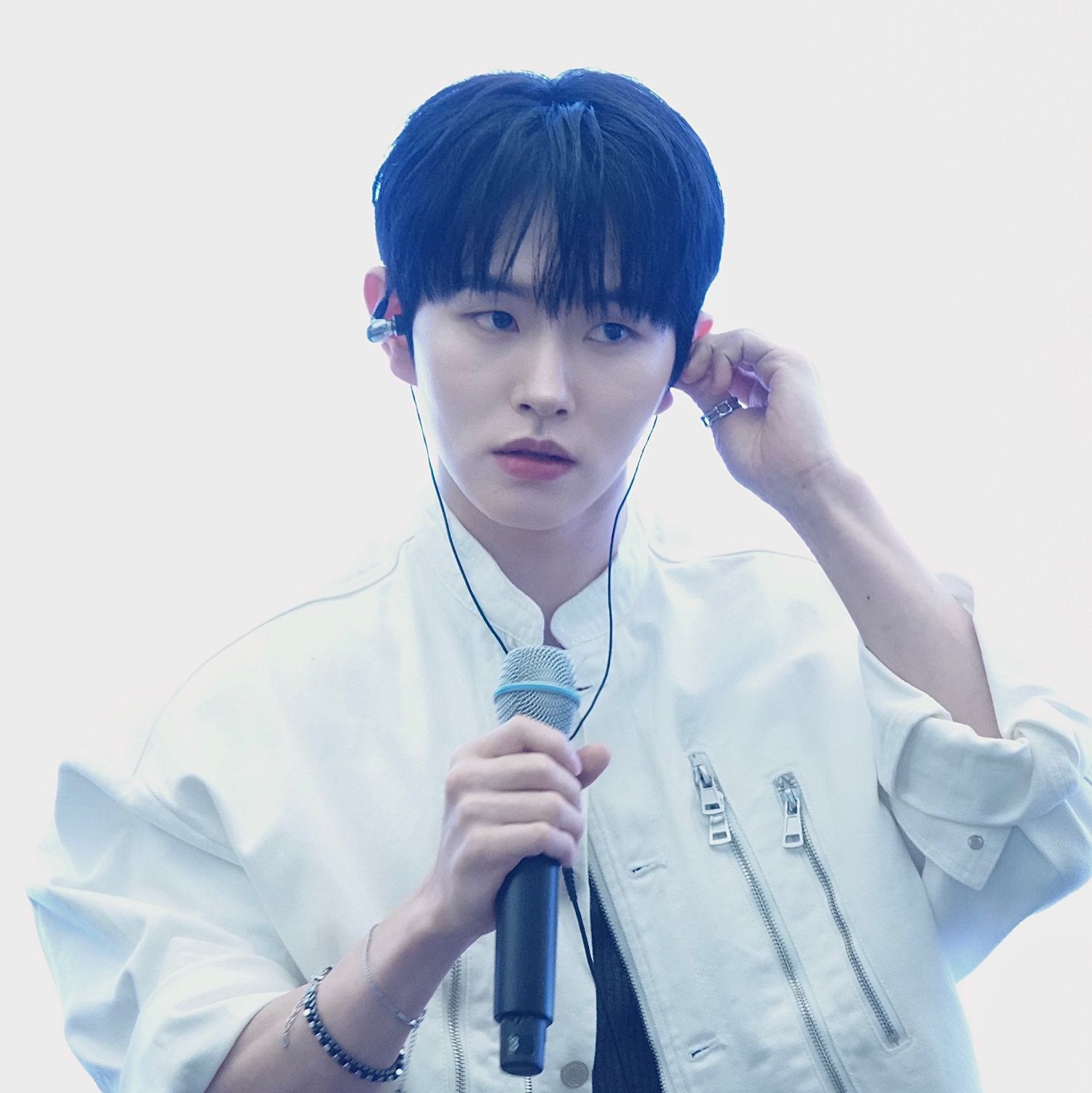 Recent activity shot of Lee Byeongchan