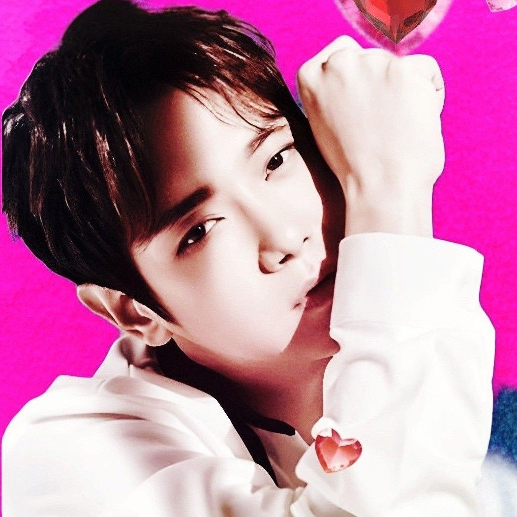 Behind-the-scenes cut of Hwanhee