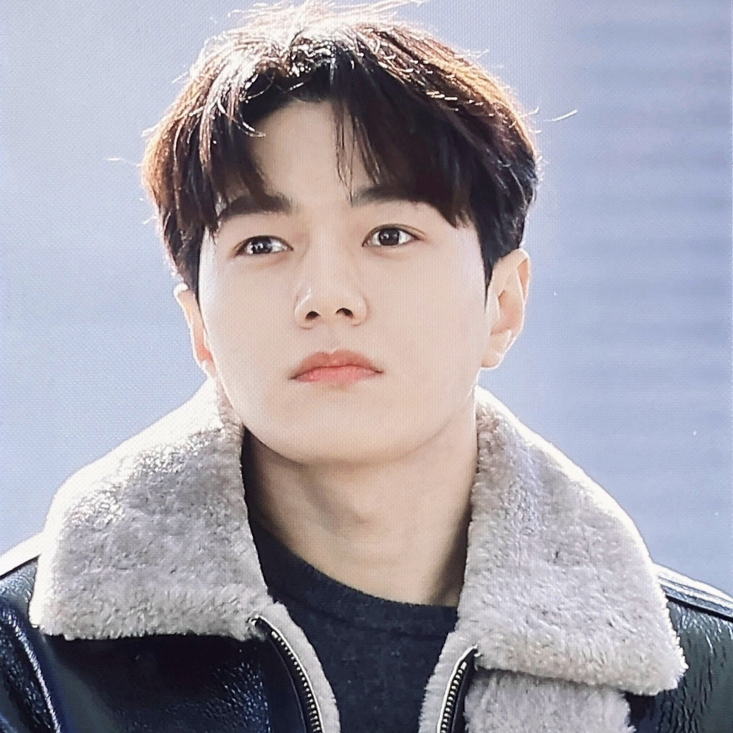 A moment captured by a fan of Kim Myungsoo (L)