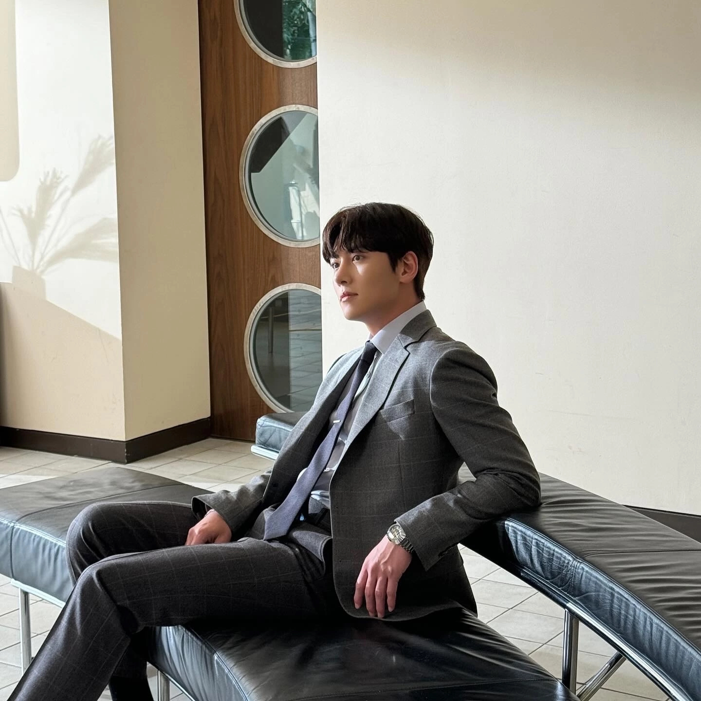 Behind-the-scenes cut of Ji Changwook