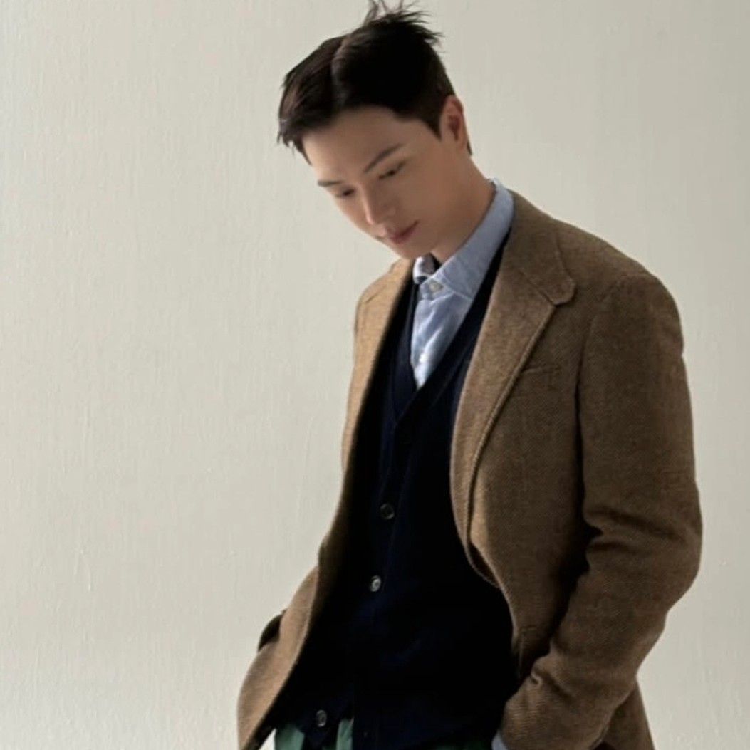Latest photo of Yook Sungjae