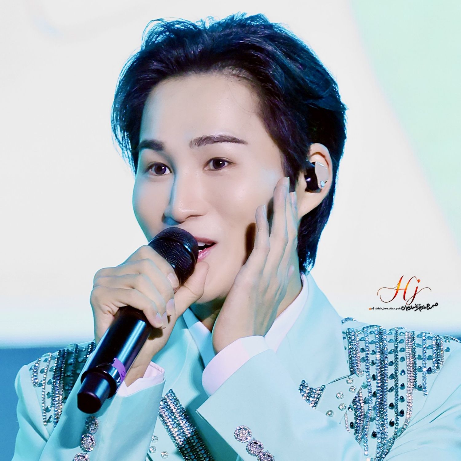 Behind-the-scenes cut of Kim Heejae