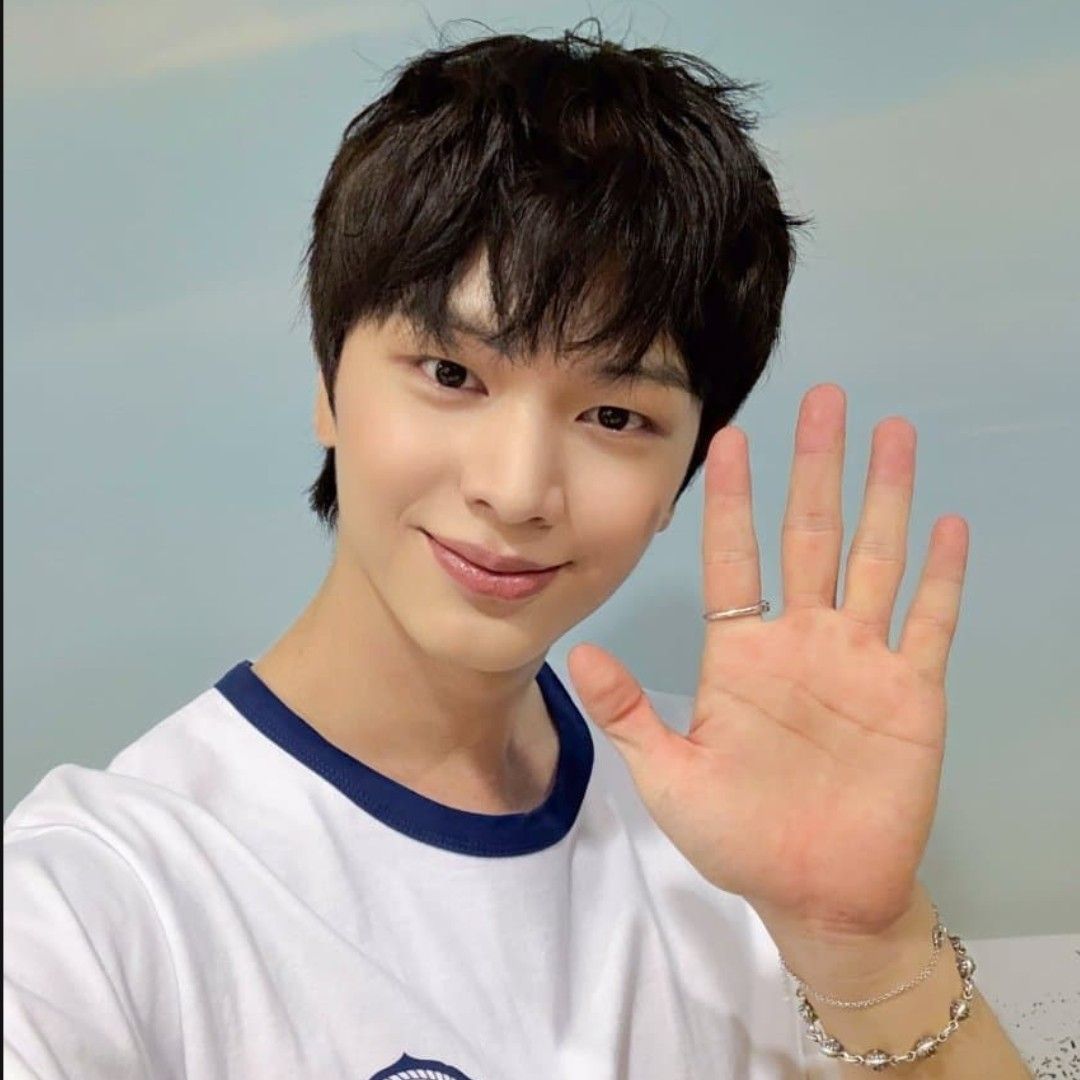 Latest photo of Yook Sungjae
