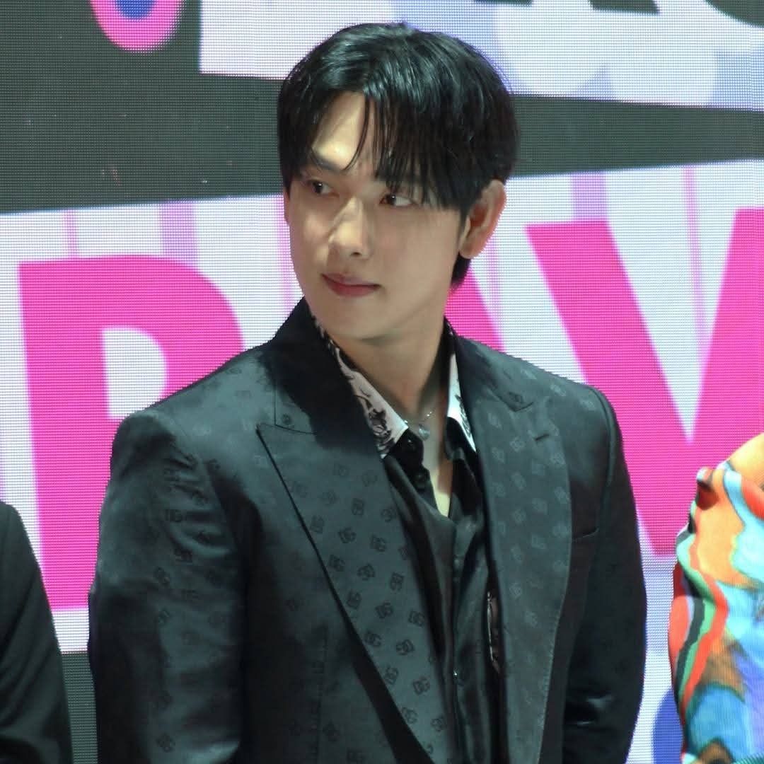 Behind-the-scenes cut of Lim Siwan